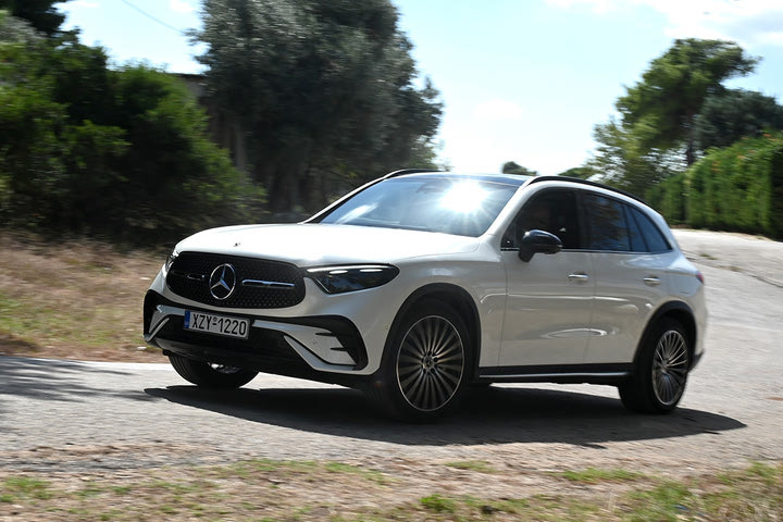 Δοκιμή του πολυτελούς SUV GLC 400e της Mercedes-Benz που στρίβουν και οι πίσω τροχοί