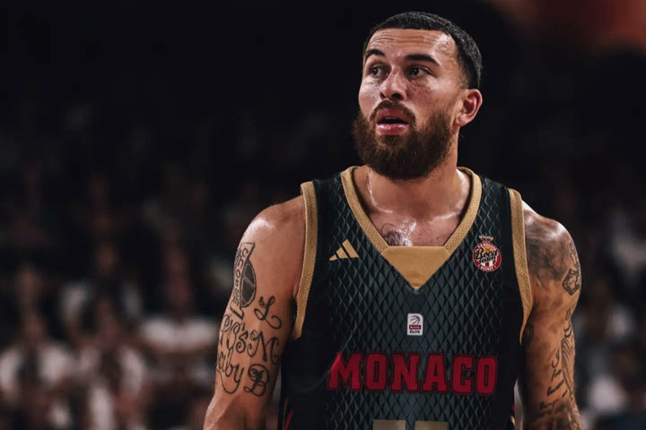 Μονακό – Μακάμπι 107-79: Εντυπωσιακή παράσταση από τους Μονεγάσκους με “μαγικό” Μάικ Τζέιμς
