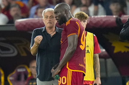 Μουρίνιο: “Τουλάχιστον ουδείς θα με κατηγορεί τώρα πως δεν βοηθώ τον Λουκάκου να σκοράρει”