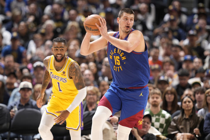 NBA: Βασιλιάς Γιόκιτς, οδήγησε με triple-double τους πρωταθλητές Νάγκετς στην νίκη με 119-107 επί των Λέικερς στην πρεμιέρα της σεζόν