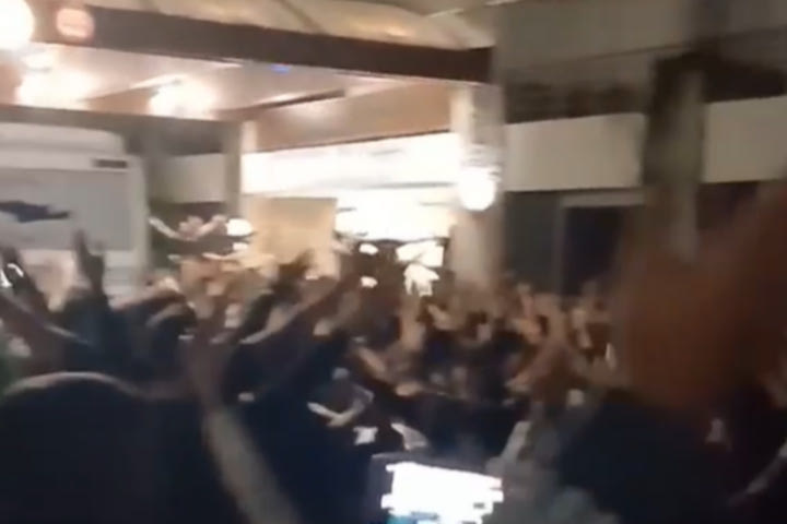 ΟΦΗ: Οι οπαδοί των Κρητικών εμψύχωσαν τους παίκτες πριν απ’ τον Ολυμπιακό