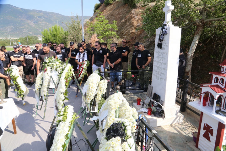 Τελέστηκε το ετήσιο μνημόσυνο για τους οπαδούς του ΠΑΟΚ στα Τέμπη: “Αδέρφια, ζείτε”