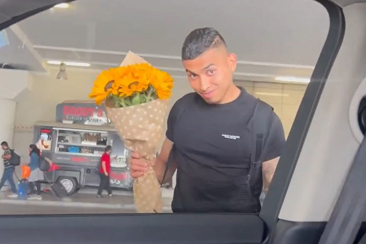 ΑΕΚ: Η έκπληξη του Πινέδα στην σύζυγό του κατά την άφιξη του από το Μεξικό