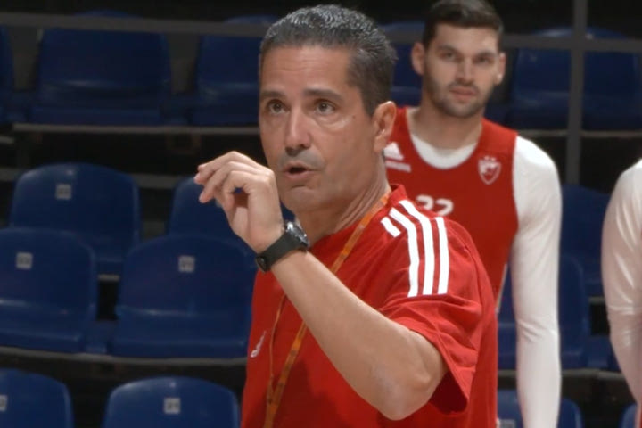 Σφαιρόπουλος: “Είναι η 4η φορά που αναλαμβάνω ομάδα μετά από την έναρξη της σεζόν, αν φοβόμουν θα καθόμουν σπίτι”