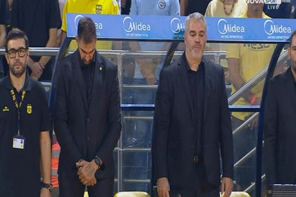 Γιάννης Ιωαννίδης: Συντετριμμένος ο Σιγάλας στον πάγκο του Άρη την ώρα της σιγής ενός λεπτού στο “Αλεξάνδρειο”