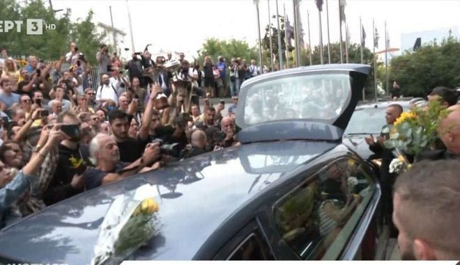 Ρίγη συγκίνησης στο αντίο για τον Γιάννη Ιωαννίδη