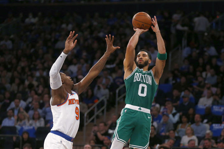 NBA: Τέιτουμ και Πορζίνγκις εκτέλεσαν τους Νικς στην Νέα Υόρκη, νίκη με 108-104 των Σέλτικς