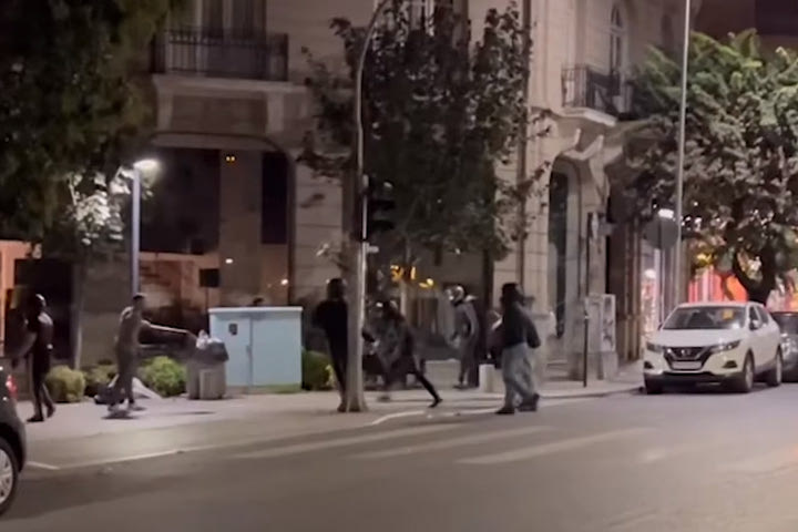 Θεσσαλονίκη: “Θέλω να καταθέσω και δεν με καλούν” λέει θύμα οπαδικής επίθεσης