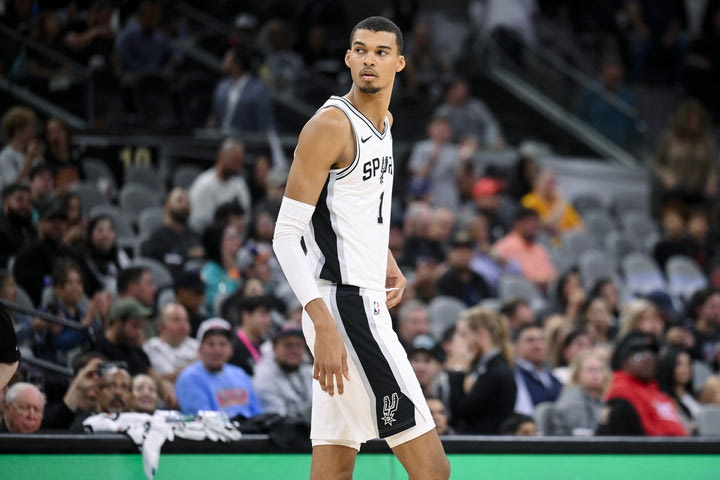 Προγνωστικά NBA: Με το 3.40 στο ντεμπούτο του Γουεμπανιαμά, μπορεί το Over ο Βεζένκοβ