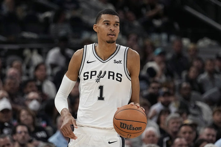 NBA, Βικτόρ Γουεμπανιαμά: Διέλυσε την στατιστική κόντρα στους Λέικερς ο παίκτης-φαινόμενο του παγκόσμιου μπάσκετ