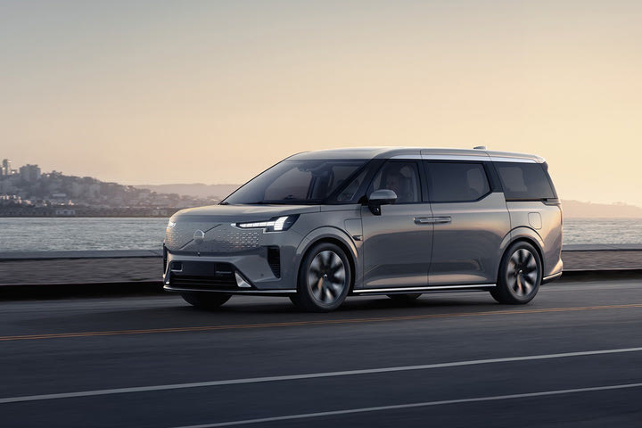 Το Volvo EM90 είναι το πρώτο ηλεκτρικό premium MPV των Σουηδών