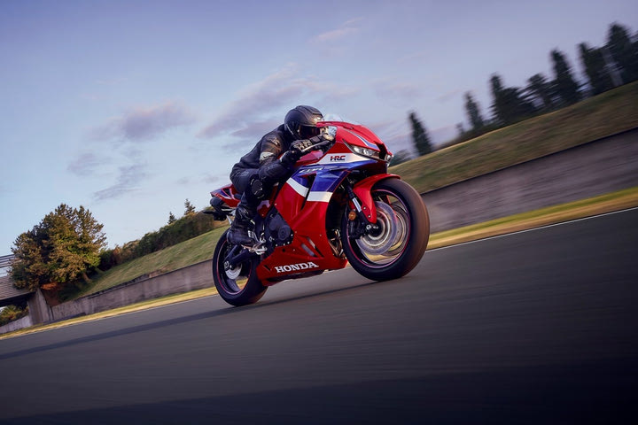 Η θρυλική Honda CBR600RR επιστρέφει πιο δυναμική από ποτέ