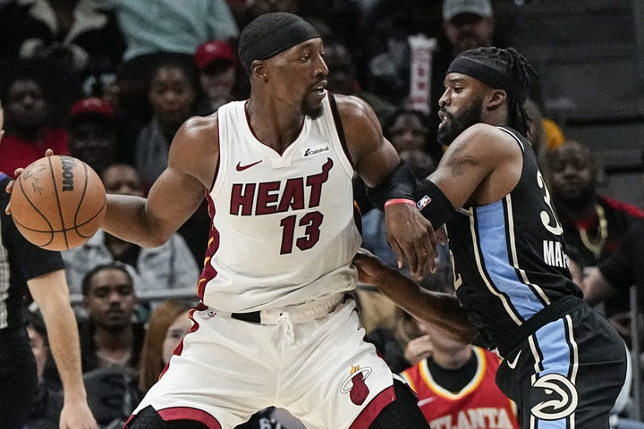NBA: Ο κυρίαρχος Αντεμπάγιο οδήγησε τους Χιτ στη νίκη επί των Χοκς με 117-109