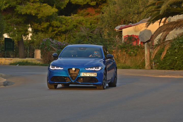 Δοκιμή της ξεχωριστής Alfa Romeo Giulia Q4 Competizione με τους 280 ίππους