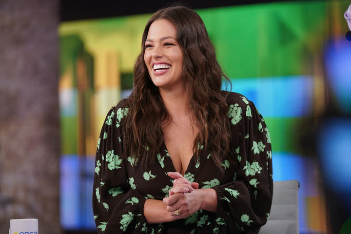 Κάθε φορά που η Ashley Graham είναι γυμνή, ένα ακόμα ψεύτικο πρότυπο ομορφιάς πεθαίνει