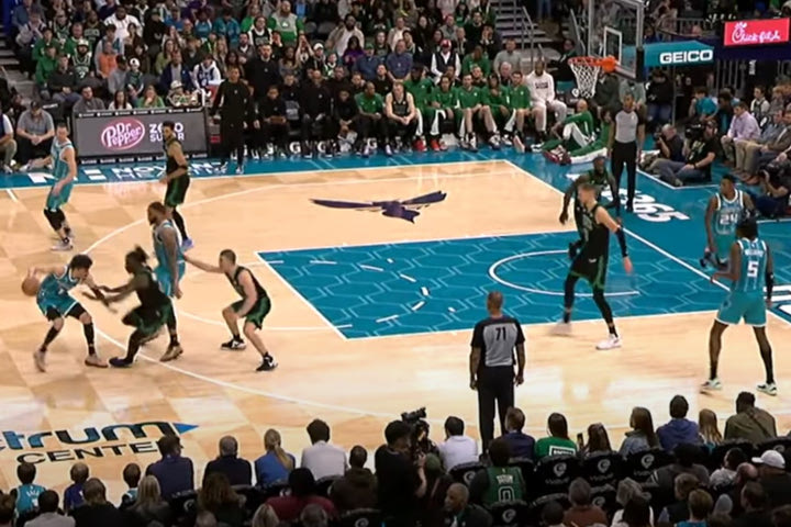 NBA: Πλούσιο θέαμα στο Top-10, με το ankle breaker του ΛαΜέλο Μπολ στην κορυφή