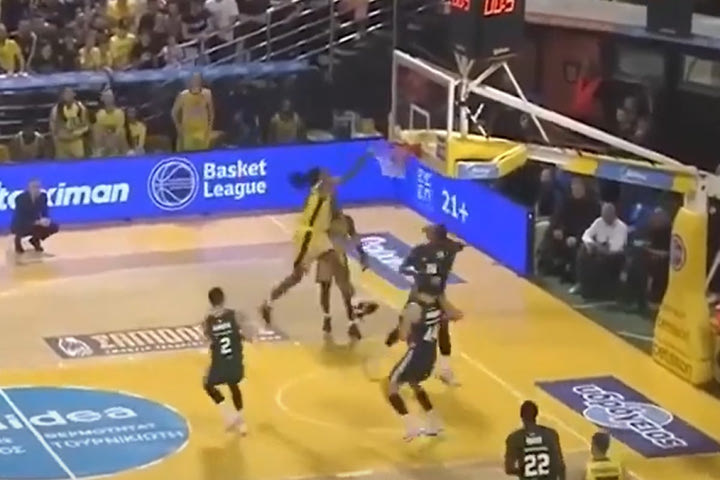 Stoiximan Basket League: Το απίθανο κάρφωμα του Κρις Μπάνκστον στην κορυφή του Top-10 της αγωνιστικής