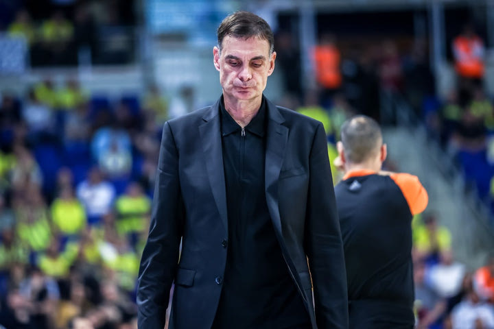 Μπαρτζώκας: “Συγχαρητήρια στον Μιλουτίνοβ, έπαιξε ενώ πονούσε πολύ κι αυτό το εκτιμώ ιδιαίτερα”