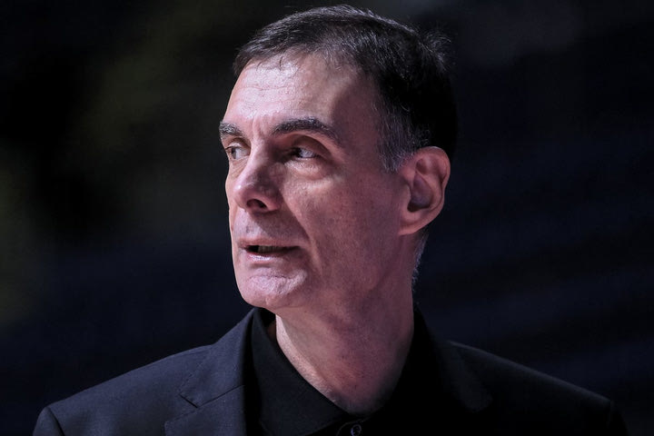 Όσο κερδίζει ο Ολυμπιακός, τόσο μπορεί να περιμένει ο Μπαρτζώκας