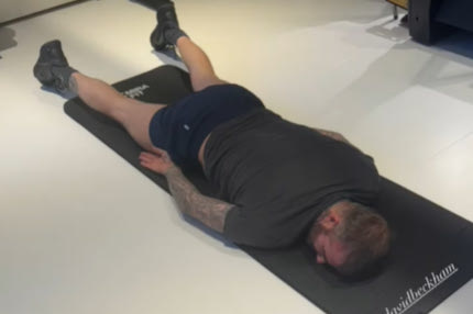 Μπέκαμ: Η Βικτόρια τρολάρει τον άντρα της για τη γυμναστική