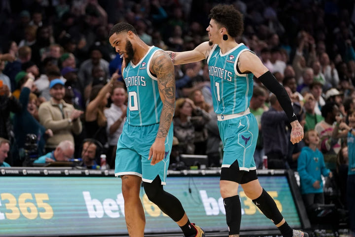 NBA: Οι Χόρνετς πήραν στην παράταση το… θρίλερ κόντρα στους Σέλτικς με ηγέτη Μπολ και καθοριστικό Μπρίτζες