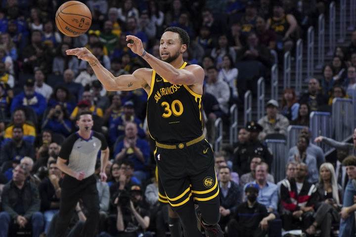 NBA: Νίκη για τους Γουόριορς έπειτα από έξι σερί ήττες, επικράτησαν των Ρόκετς με οδηγό τον Κάρι