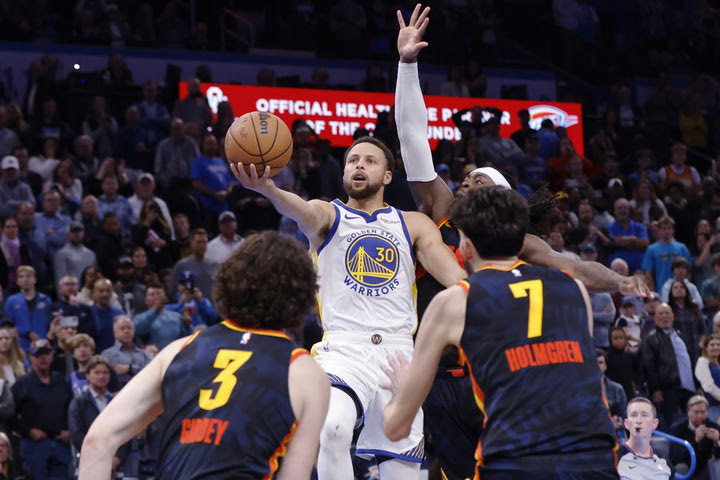 NBA: Ο μαγικός Κάρι εκτέλεσε με 30αρα και το νικητήριο λέι-απ τους Θάντερ στην Οκλαχόμα Σίτι, νίκη με 141-139 των Γουόριορς