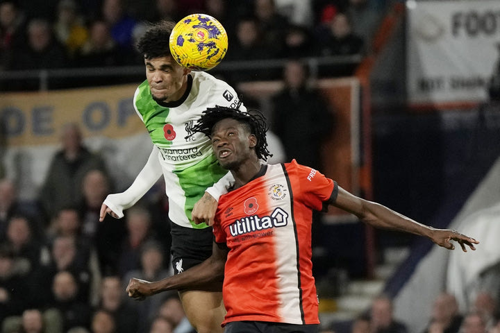 Λούτον – Λίβερπουλ 1-1: Ο Ντίας έσωσε τον βαθμό για τους ρεντς στο 90+5′ και απέτρεψε το απόλυτο κάζο