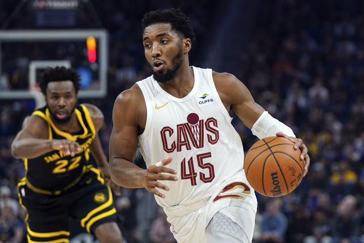 NBA: Ο Ντόνοβαν Μίτσελ θα χάσει και το Game 5 των Καβαλίερς με τους Σέλτικς λόγω προβλήματος στη γάμπα