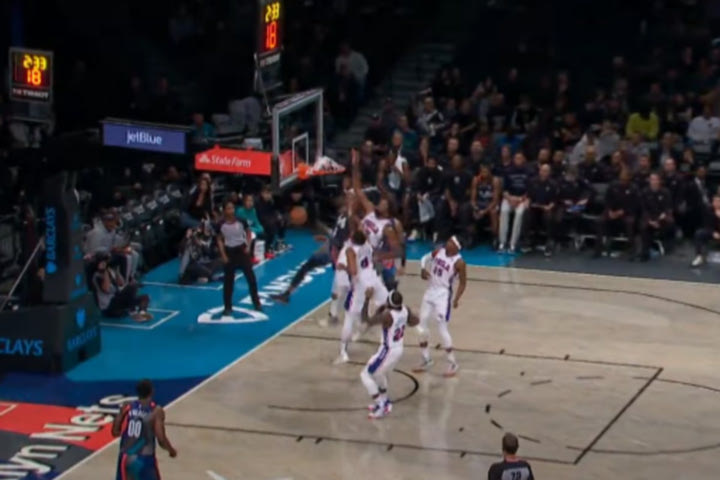 NBA: Ο Λόνι Γουόκερ έβαλε τρεις παίκτες των Φιλαντέλφια Σίξερς στη φωτογραφία και κέρδισε την κορυφή του Top 10