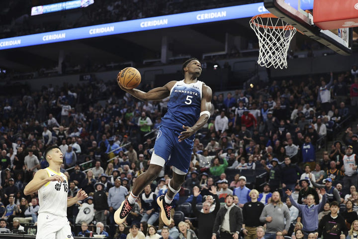 NBA, τα αποτελέσματα της βραδιάς: Έντουαρντς και Τάουνς έκαναν την διαφορά για τους Τίμπεργουλβς, άνετοι Χοκς, οριακή νίκη για Χόρνετς