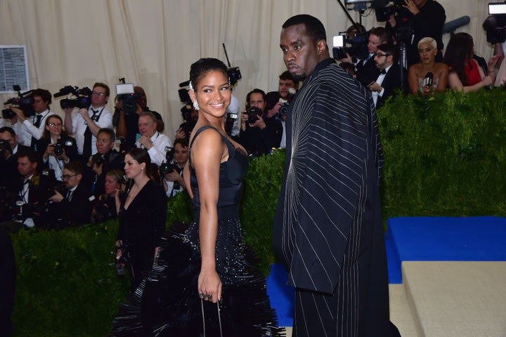 Η Cassie λέει ότι ο Sean Combs πλήρωνε σεξεργάτες για να τη «βιάζουν» και το βιντεοσκοπούσε