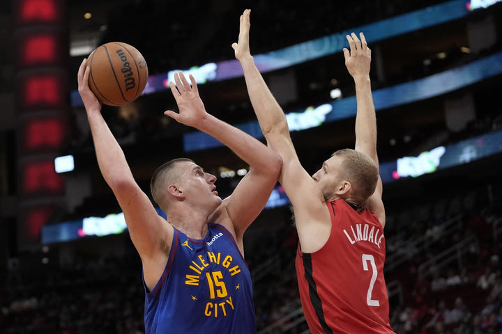NBA: Οι Ρόκετς λύγισαν τους Νάγκετς του απίθανου Νίκολα Γιόκιτς
