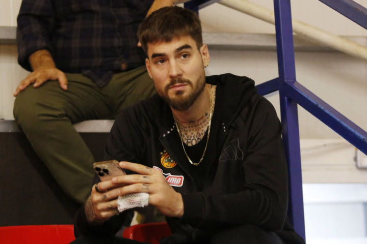 Elite League: Ο Χουάντσο Ερνγανκόμεθ πήγε να δει το Πανερυθραϊκός – Ψυχικό για χάρη του Σαμοντούροβ
