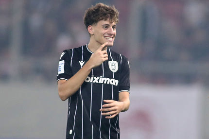 Ο Κωνσταντέλιας και άλλοι δέκα -καλύτεροι μαζί- δίπλα του