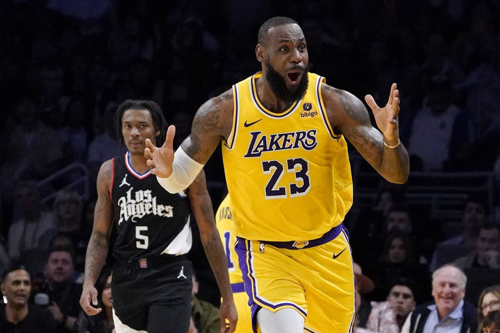 NBA, ΛεΜπρόν Τζέιμς: Η 35αρα του αγέραστου “Βασιλιά” κόντρα στους Κλίπερς και το ιστορικό ρεκόρ