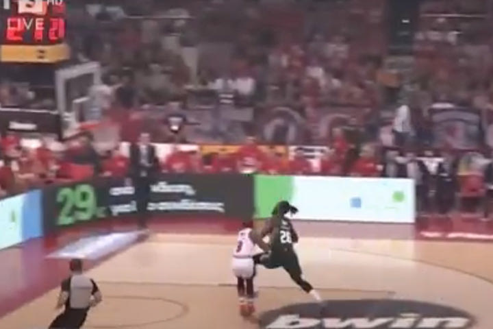 Stoiximan Basket League: Το γκολ-φάουλ του Λεσόρ στο ντέρμπι αιωνίων κατέλαβε την πρώτη θέση του Top-10 της αγωνιστικής