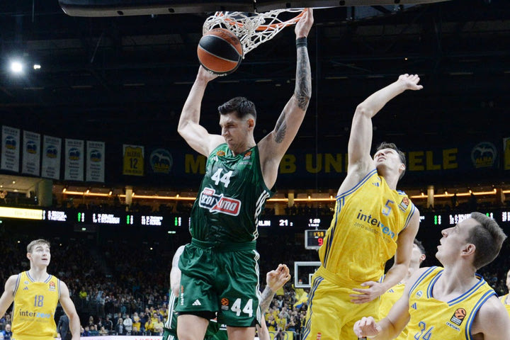EuroLeague: Τρία καρφώματα του Παναθηναϊκού και το clutch καλάθι του ΜακΙντάιρ κόντρα στον Ολυμπιακό στο Top-10 της 7ης αγωνιστικής