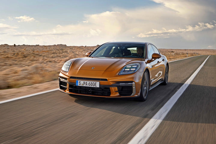 Τα πολυτελή σεντάν κάθονται προσοχή: H Porsche παρουσιάζει την 3η γενιά της Panamera