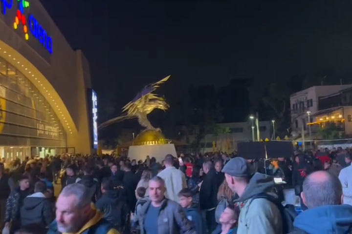 Ελλάδα – Γαλλία: Πλήθος κόσμου έξω από την OPAP Arena πριν από την αναμέτρηση