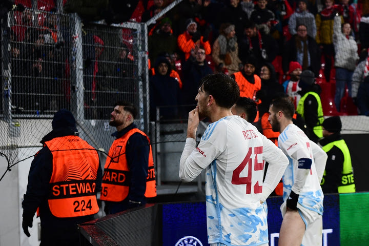 Ολυμπιακός: Αποδοκιμάστηκαν οι παίκτες όταν πλησίασαν τους οπαδούς των ερυθρόλευκων