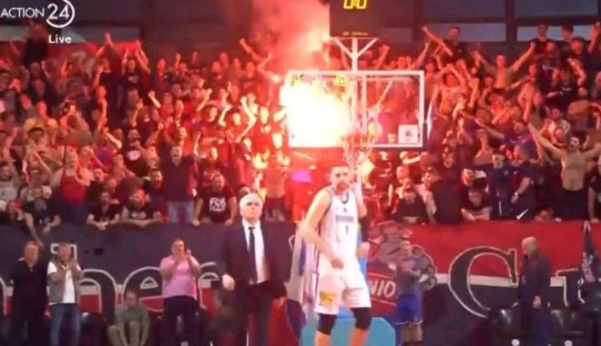 Η ατμόσφαιρα των οπαδών του Πανιωνίου στο ματς με τη Μύκονο