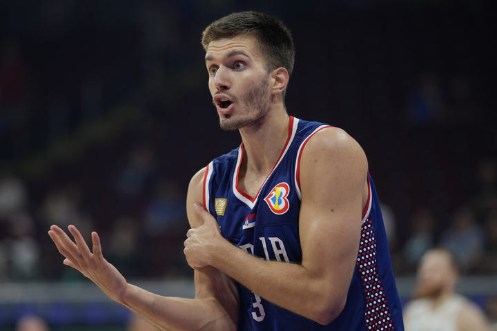 NBA: Οι Κινγκς έστειλαν τον Πετρούσεβ στην θυγατρική τους στην G-League