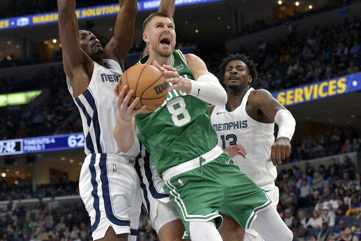 NBA: Οι Μπόστον Σέλτικς βύθισαν ακόμη περισσότερο στον προβληματισμό τούς Μέμφις Γκρίζλις
