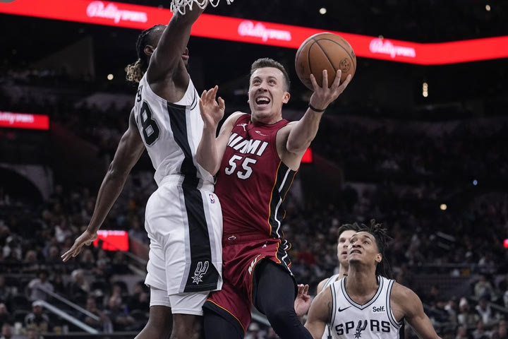 NBA: Αντεμπάγιο και Ρόμπινσον έκαναν τη δουλειά για τους Χιτ κόντρα στους Σπερς, νταμπλ-νταμπλ ο Γουεμπανιαμά
