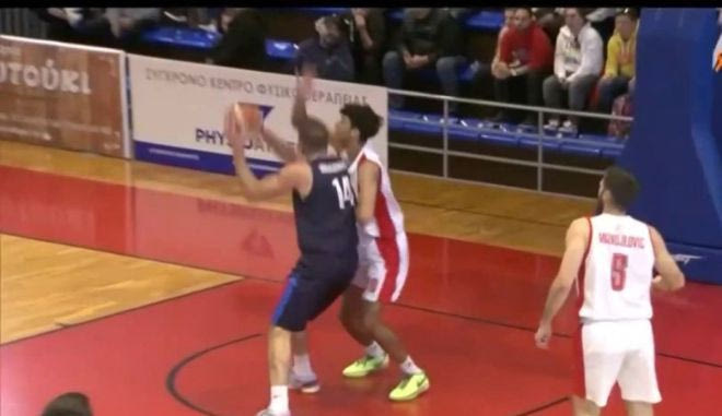Εντυπωσιακό στοπ του Σαμοντούροβ στον Κακλαμανάκη