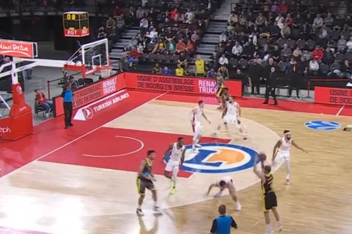 Μπουργκ – Άρης: Εκπληκτικό buzzer beater τρίποντο του Τολιόπουλου από τα 8,5 μέτρα στην εκπνοή του πρώτου μέρους