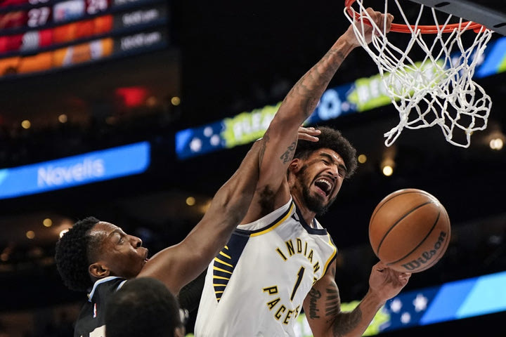 NBA: Ο Όμπι Τόπιν κάρφωσε για την πρωτιά στο Top 10