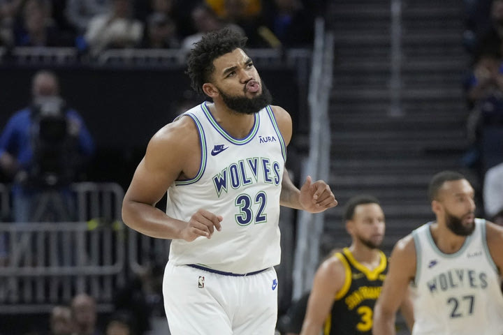 NBA: Οι Τίμπεργουλβς επικράτησαν των Γουόριορς με σκόρερ Έντουαρντς και κυρίαρχο Τάουνς