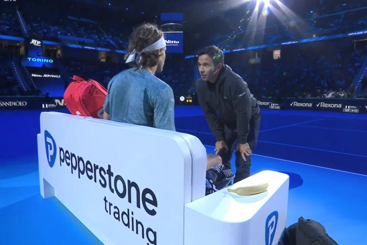 Τσιτσιπάς: Η στιγμή της εγκατάλειψής του μέσα σε αποδοκιμασίες